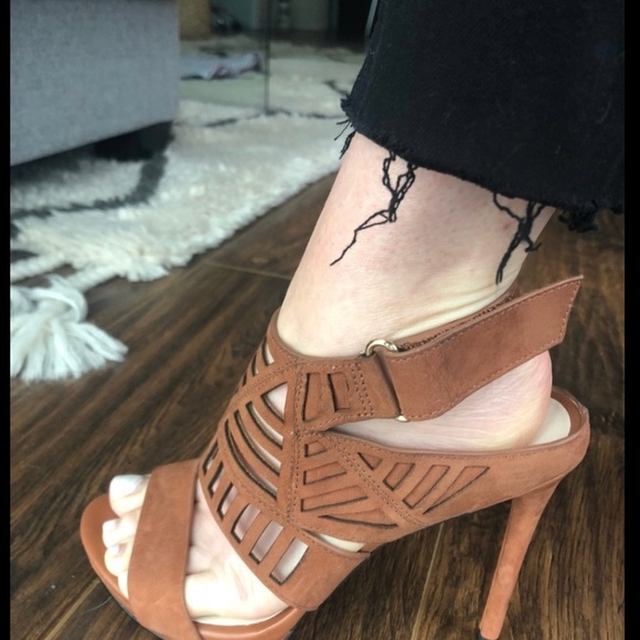 Kenneth Cole Brown Suede heels -new! - Picture 2 of 4